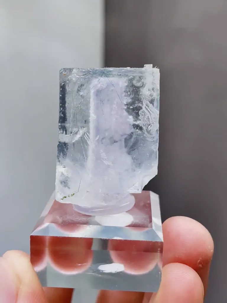 Natural Transparent Cubic Fluorite comes from Yaogangxian,Hunan 20*20*30MM - image 2