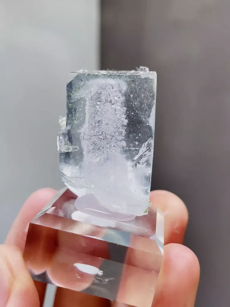 Natural Transparent Cubic Fluorite comes from Yaogangxian,Hunan 20*20*30MM - image 3