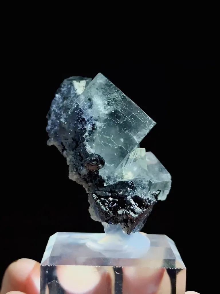 Natural Transparent Cubic Fluorite comes from Yaogangxian,Hunan 35*30*50MM - image 4