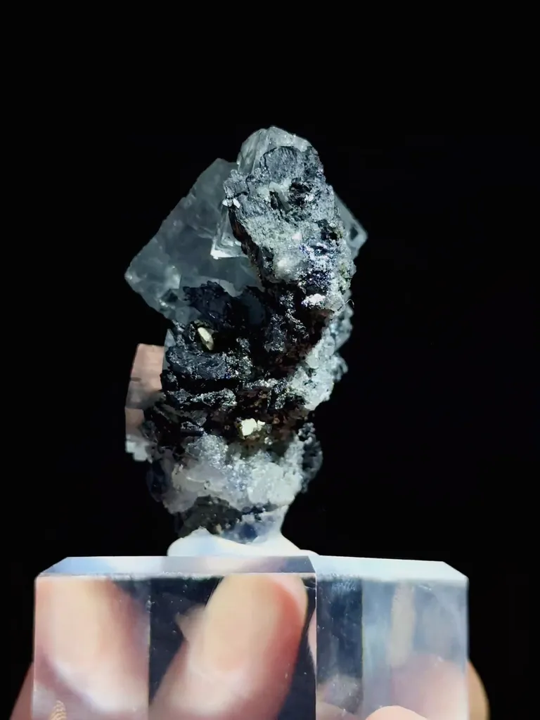 Natural Transparent Cubic Fluorite comes from Yaogangxian,Hunan 35*30*50MM - image 5