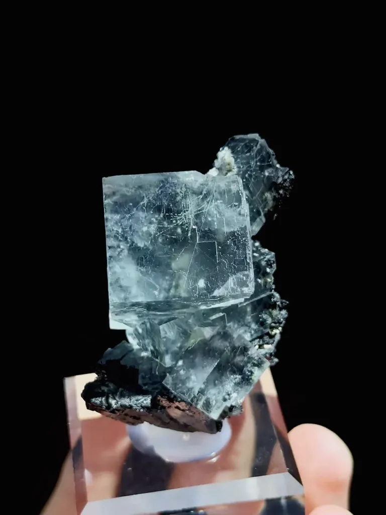 Natural Transparent Cubic Fluorite comes from Yaogangxian,Hunan 35*30*50MM - image 3