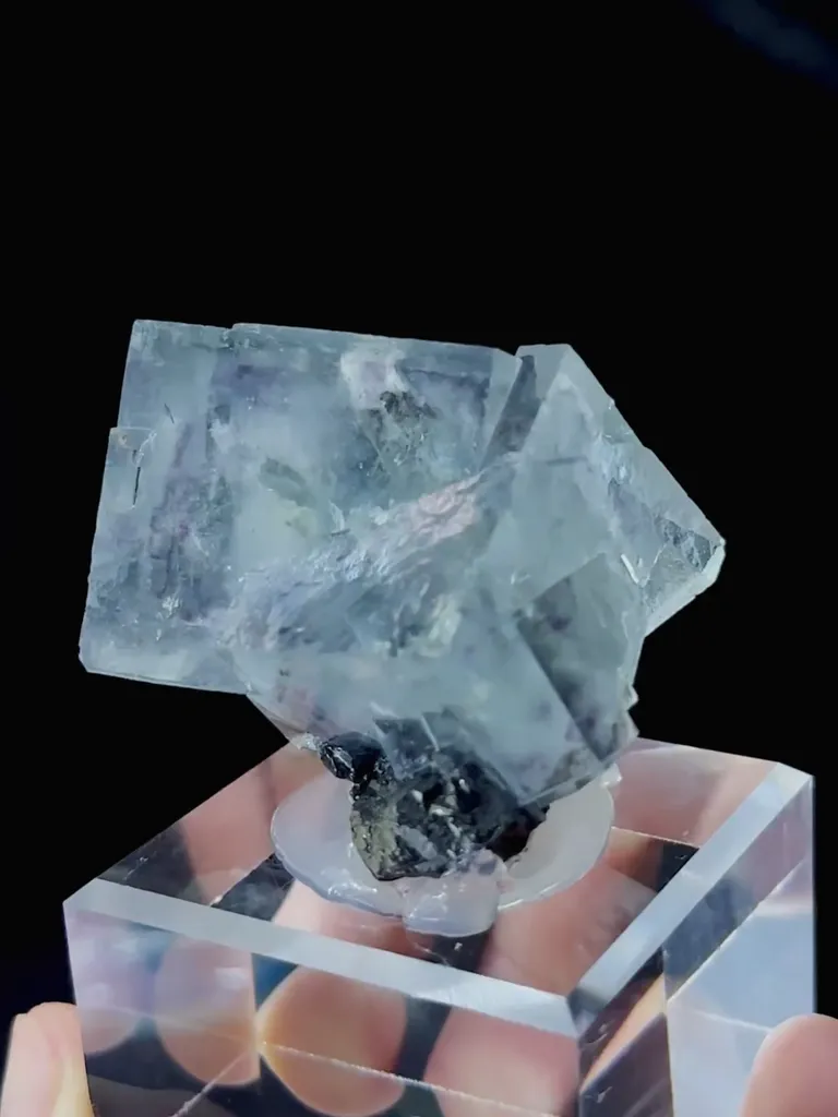 Natural Transparent Cubic Fluorite comes from Yaogangxian,Hunan 50*40*45MM - image 2