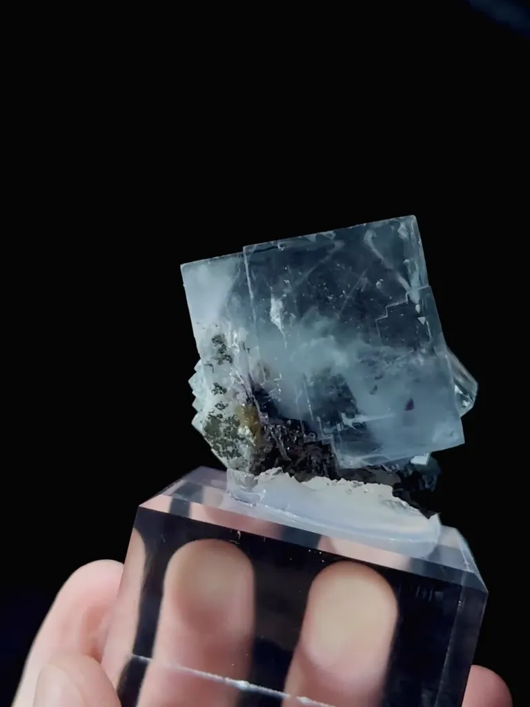 Natural Transparent Cubic Fluorite comes from Yaogangxian,Hunan 50*40*45MM - image 3