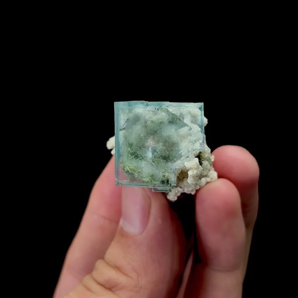 Natural Transparent Cubic Fluorite Mineral Specimen,High Quality Specimen,YAO GANG XIAN,HUNAN,CHINA(27*33*27mm) - image 4