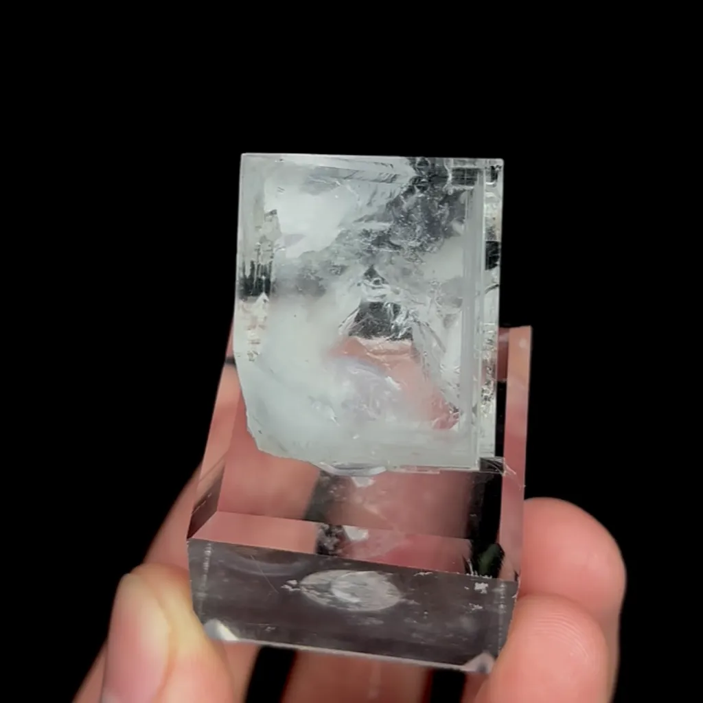 Natural Transparent Cubic Fluorite, Mineral Specimen:Xianghualing,Hunan (20*25*20MM) image
