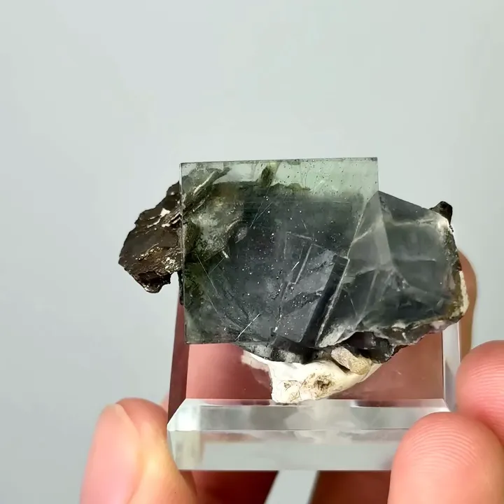 Natural Transparent Cubic Fluorite,Mineral Specimen :Xianghualing,Hunan(30*25*15mm) image