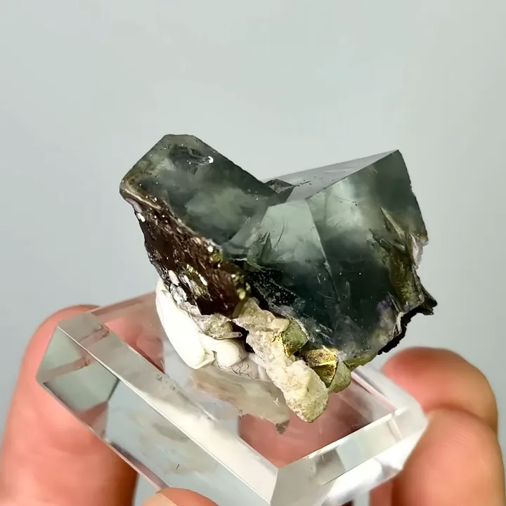 Natural Transparent Cubic Fluorite,Mineral Specimen :Xianghualing,Hunan(30*25*15mm) - image 3