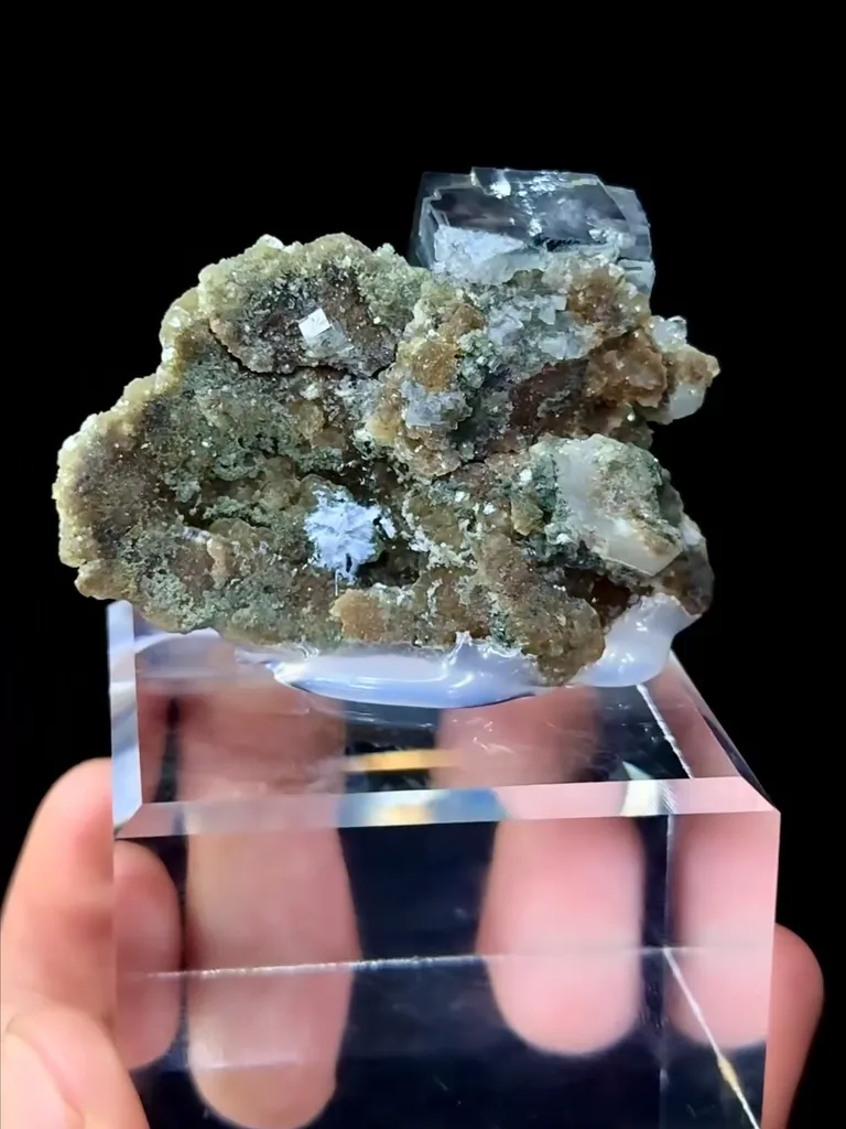 Natural Transparent Cubic Phantom Fluorite and Mica Coexist comes from Yaogangxian,Hunan 55*10*30MM - image 4