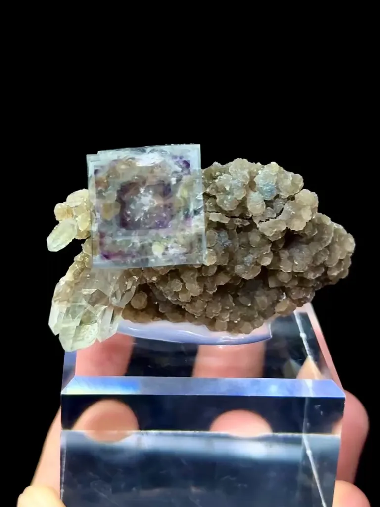 Natural Transparent Cubic Phantom Fluorite and Mica Coexist comes from Yaogangxian,Hunan 55*10*30MM image