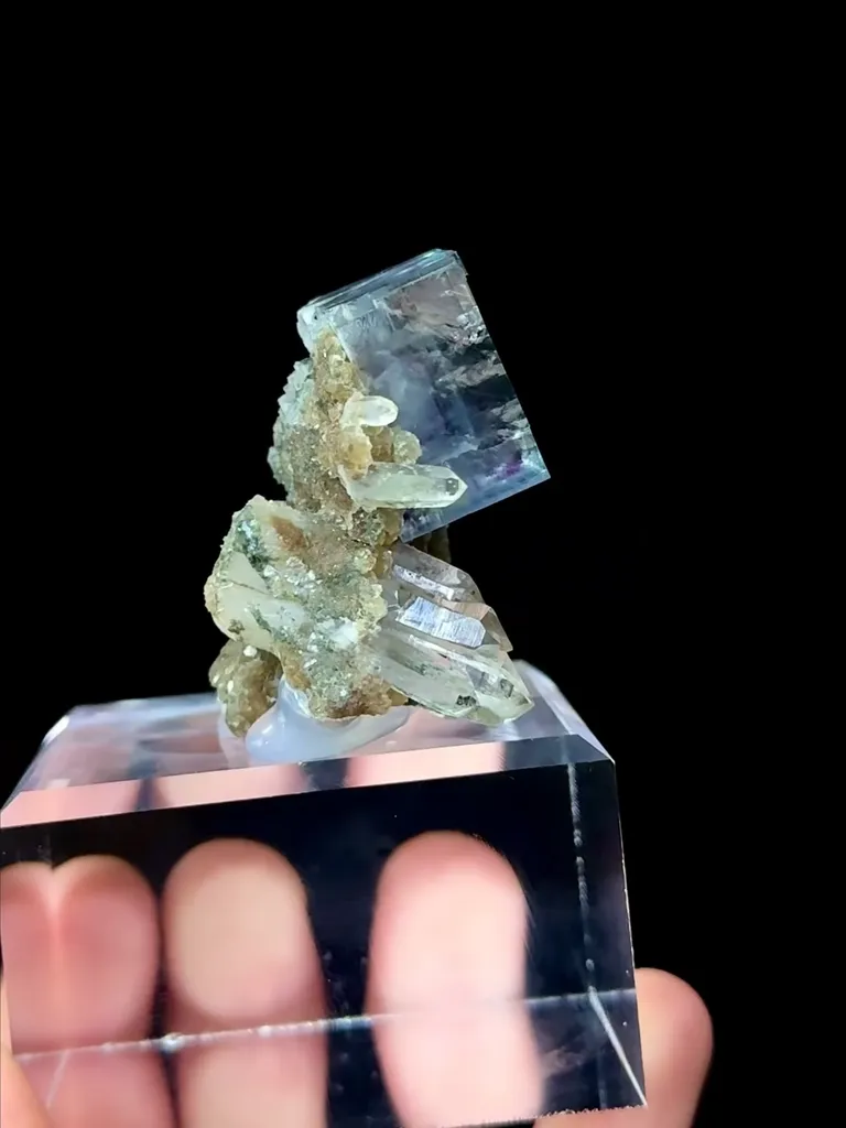 Natural Transparent Cubic Phantom Fluorite and Mica Coexist comes from Yaogangxian,Hunan 55*10*30MM - image 3