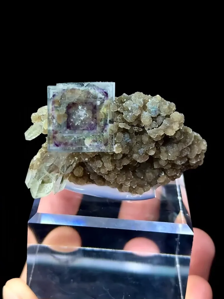 Natural Transparent Cubic Phantom Fluorite and Mica Coexist comes from Yaogangxian,Hunan 55*10*30MM - image 2