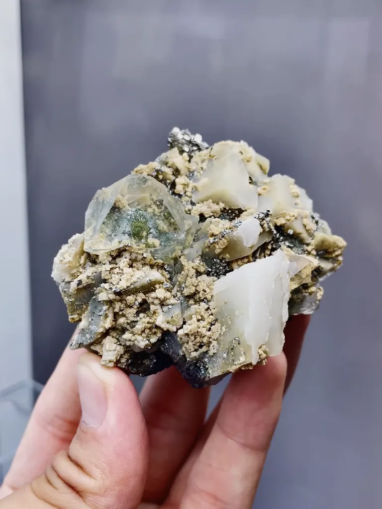 Natural Transparent Fluorite and Calcite coexist comes from Huanggangliang,Inner Mongolia 70*35*60MM - image 2