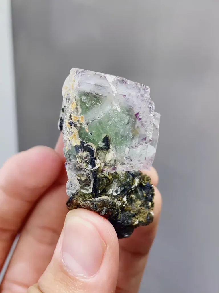 Natural Transparent Fluorite and Mica coexist comes from Yaogangxian,Hunan 35*25*45MM - image 3