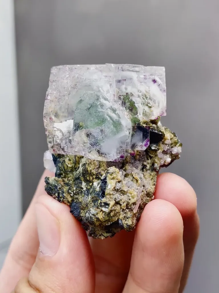 Natural Transparent Fluorite and Mica coexist comes from Yaogangxian,Hunan 35*25*45MM - image 2