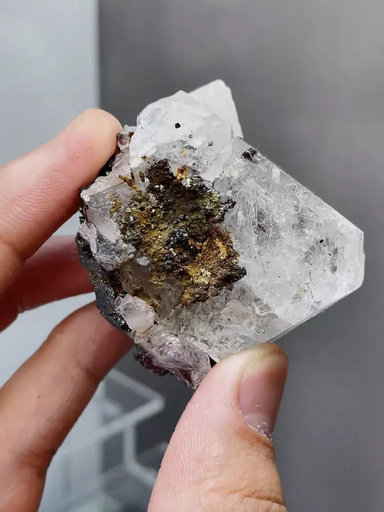 Natural Transparent Fluorite comes from Huanggangliang,Inner Mongolia 40*35*50MM - image 2