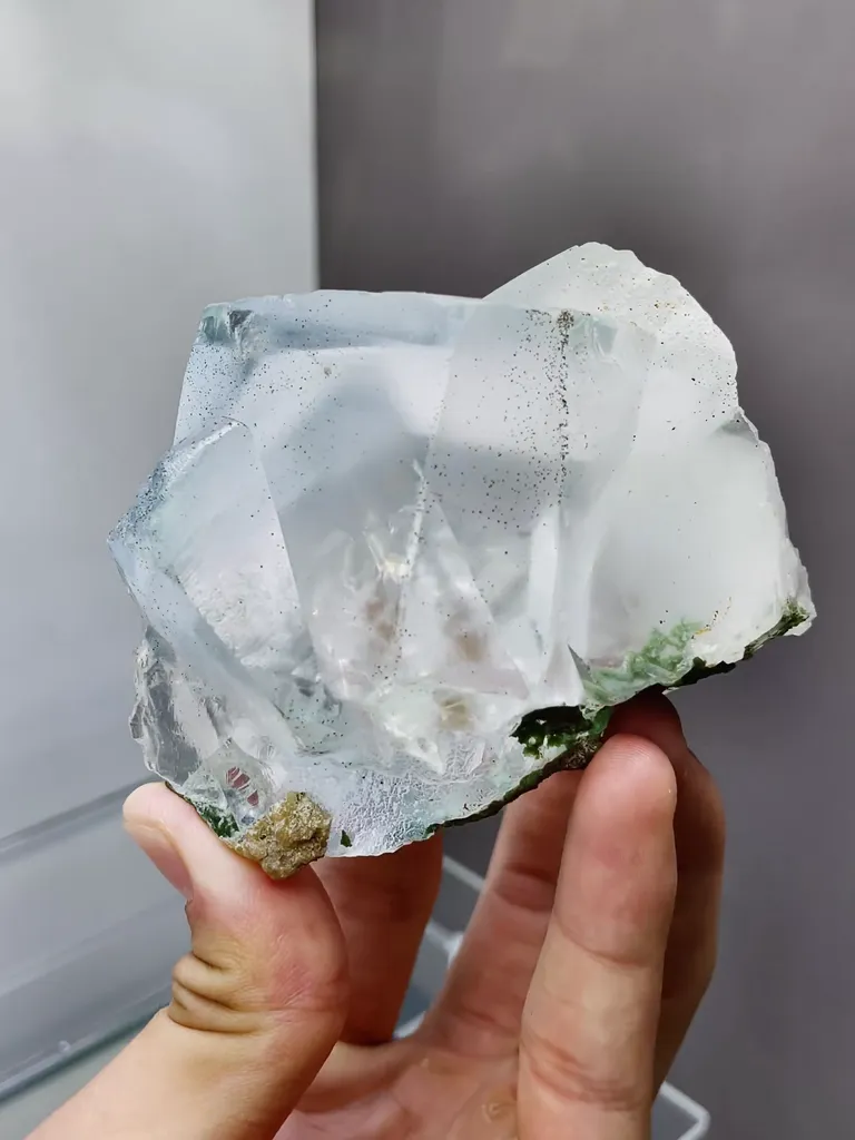Natural Transparent Fluorite comes from Yaogangxian,Hunan 88*57*70MM - image 2