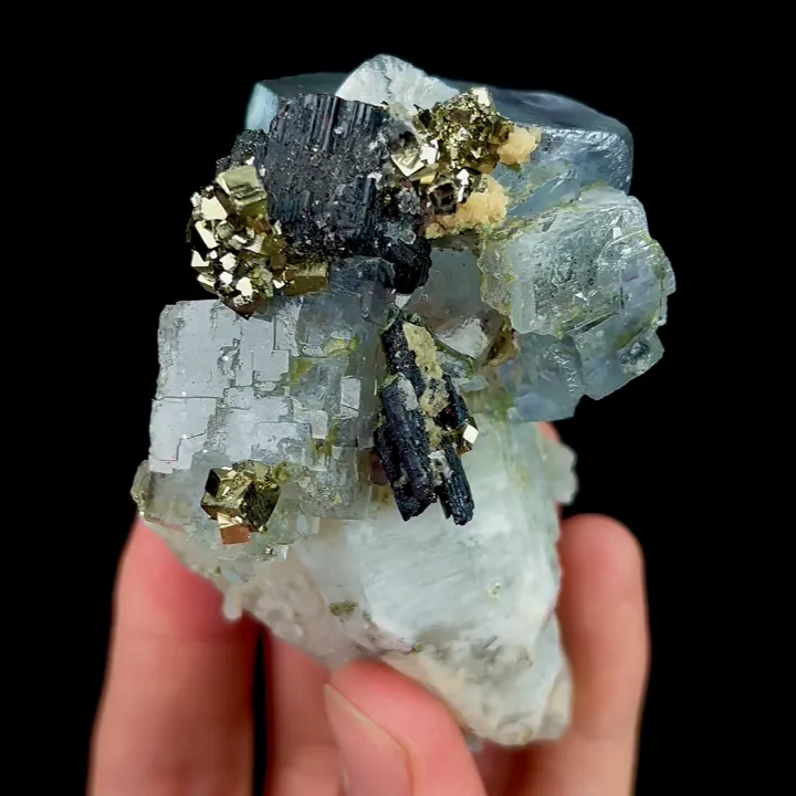Natural Transparent Fluorite with Quartz and Pyrite, Mineral Specimen:Yaogangxian,Hunan (50*75*45MM) - image 5