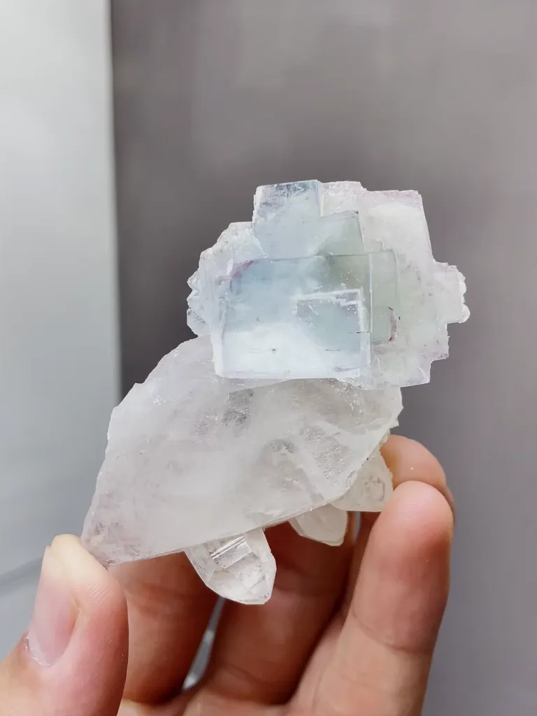 Natural Transparent Glassy Fluorite and Quartz coexist comes from Yaogangxian,Hunan 45*35*60MM image