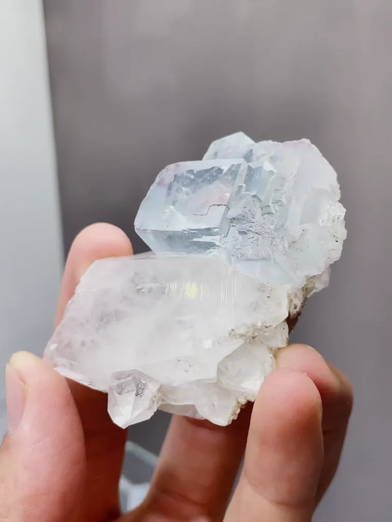 Natural Transparent Glassy Fluorite and Quartz coexist comes from Yaogangxian,Hunan 45*35*60MM - image 3