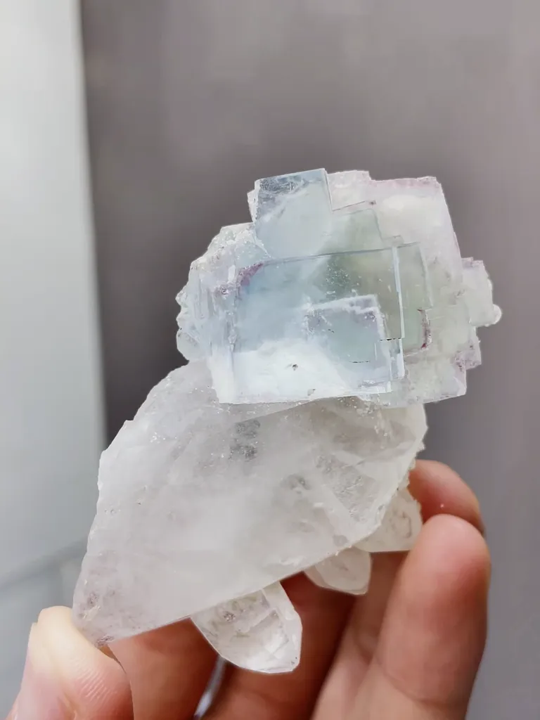 Natural Transparent Glassy Fluorite and Quartz coexist comes from Yaogangxian,Hunan 45*35*60MM - image 2