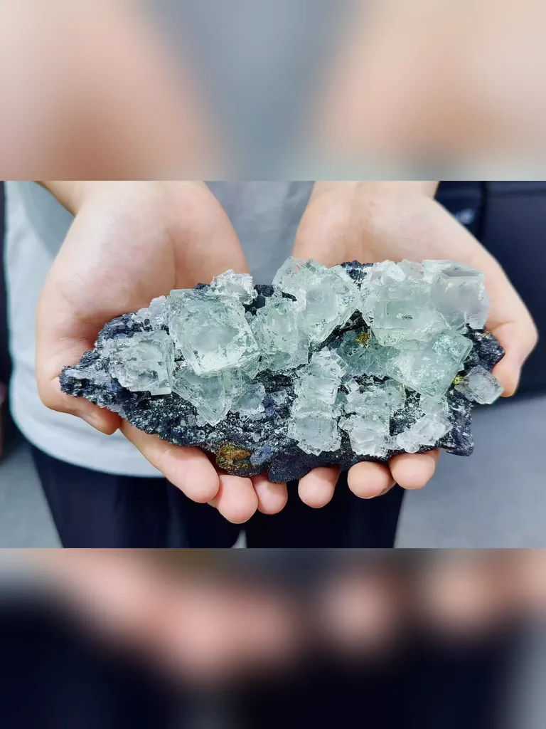 Natural Transparent Glassy Fluorite comes from Xianghualing,Hunan 170*80*50MM - image 3