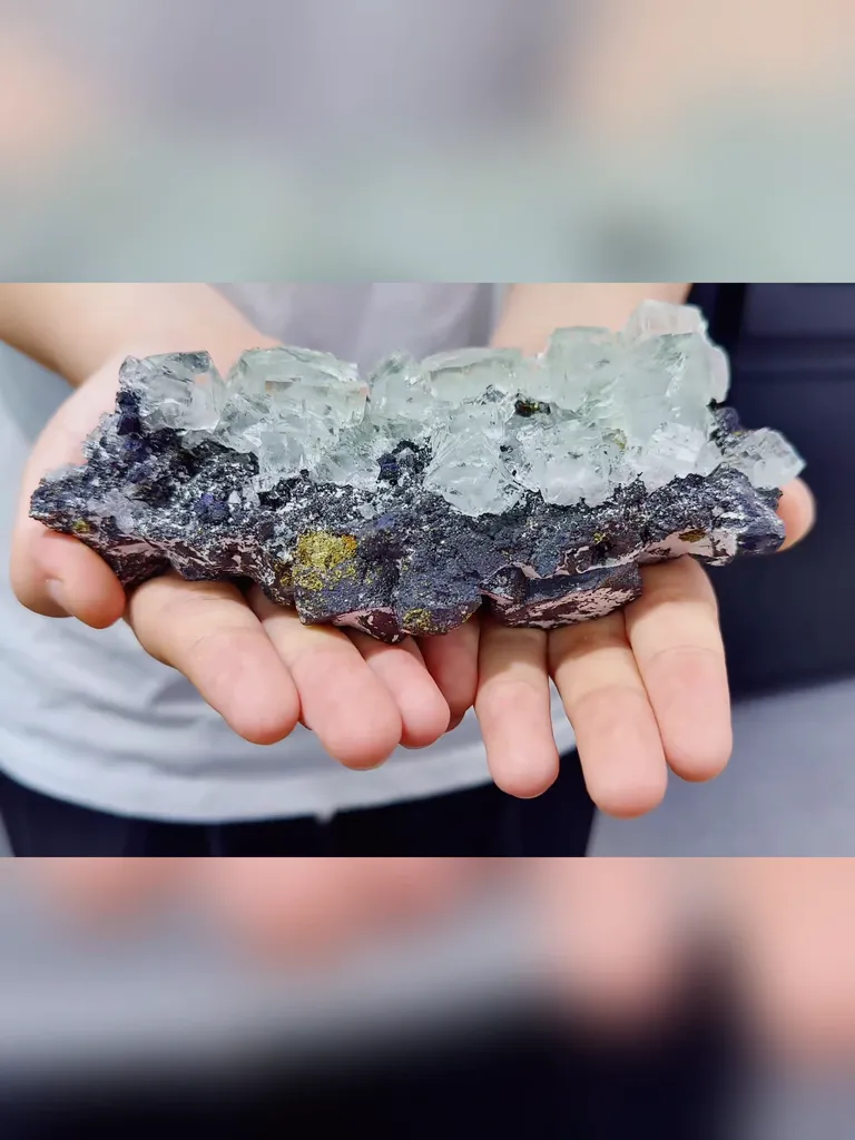 Natural Transparent Glassy Fluorite comes from Xianghualing,Hunan 170*80*50MM - image 2
