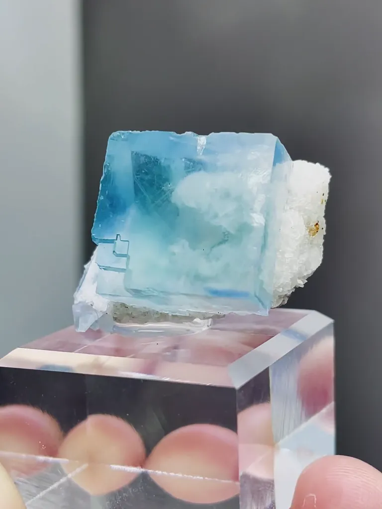 Natural Transparent Glassy Fluorite comes from Zhejiang,China 29*20*20MM - image 2