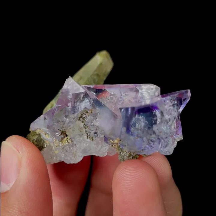 Natural Transparent Octahedral Fluorite and Quartz, Mineral Specimen: Inner Mongolia,China (45*50*25MM) - image 3