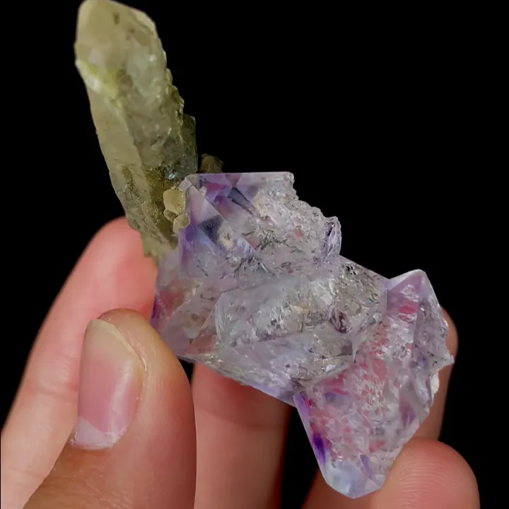 Natural Transparent Octahedral Fluorite and Quartz, Mineral Specimen: Inner Mongolia,China (45*50*25MM) - image 5