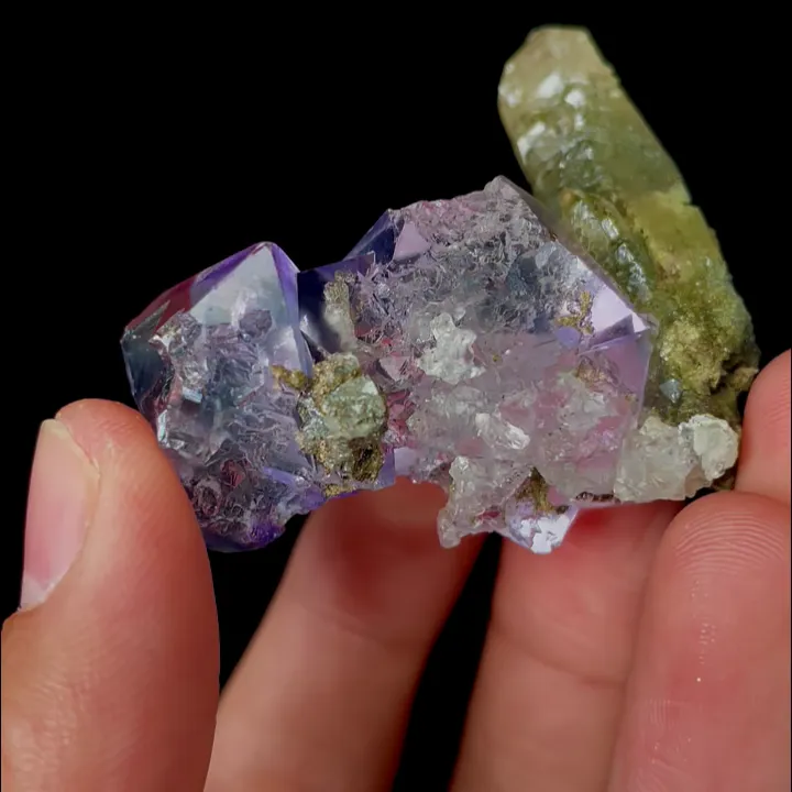 Natural Transparent Octahedral Fluorite and Quartz, Mineral Specimen: Inner Mongolia,China (45*50*25MM) - image 4