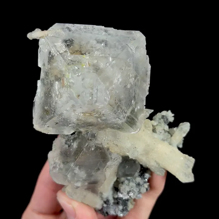 Natural Transparent Octahedral Fluorite and Quartz, Mineral Specimen: Inner Mongolia,China (75*110*60MM) - image 5