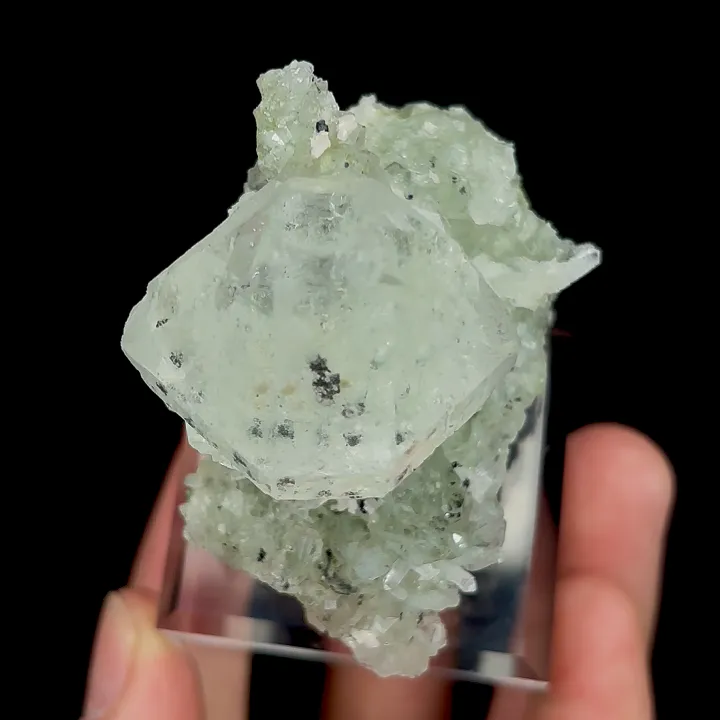 Natural Transparent Polyhedral Fluorite, Mineral Specimen: Inner Mongolia,China (55*30*35MM) - image 4