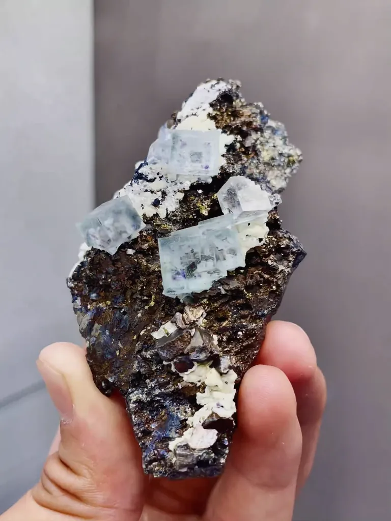Natural Transparent Qlassy Fluorite and Pyrite coexist, Yindu，Inner Mongolia 50*30*88MM - image 3