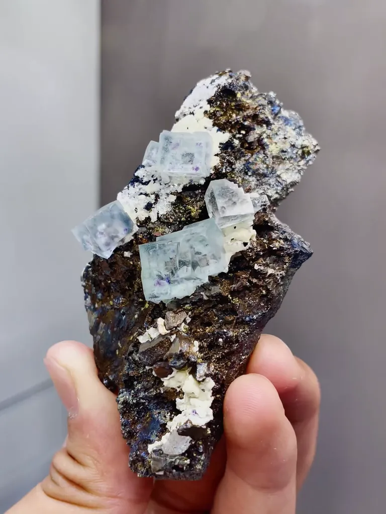 Natural Transparent Qlassy Fluorite and Pyrite coexist, Yindu，Inner Mongolia 50*30*88MM - image 2