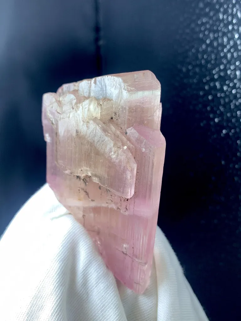 Natural V Shape Twinned Terminated Pink Kunzite Crystal From Nuristan Afghanistan - 95.45 Grams - image 4