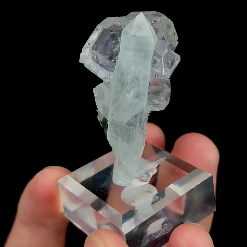 Natural White Transparent Fluorite and Quartz Tower, Mineral Specimen:Yaogangxian,Hunan (25*20*40MM) - image 5
