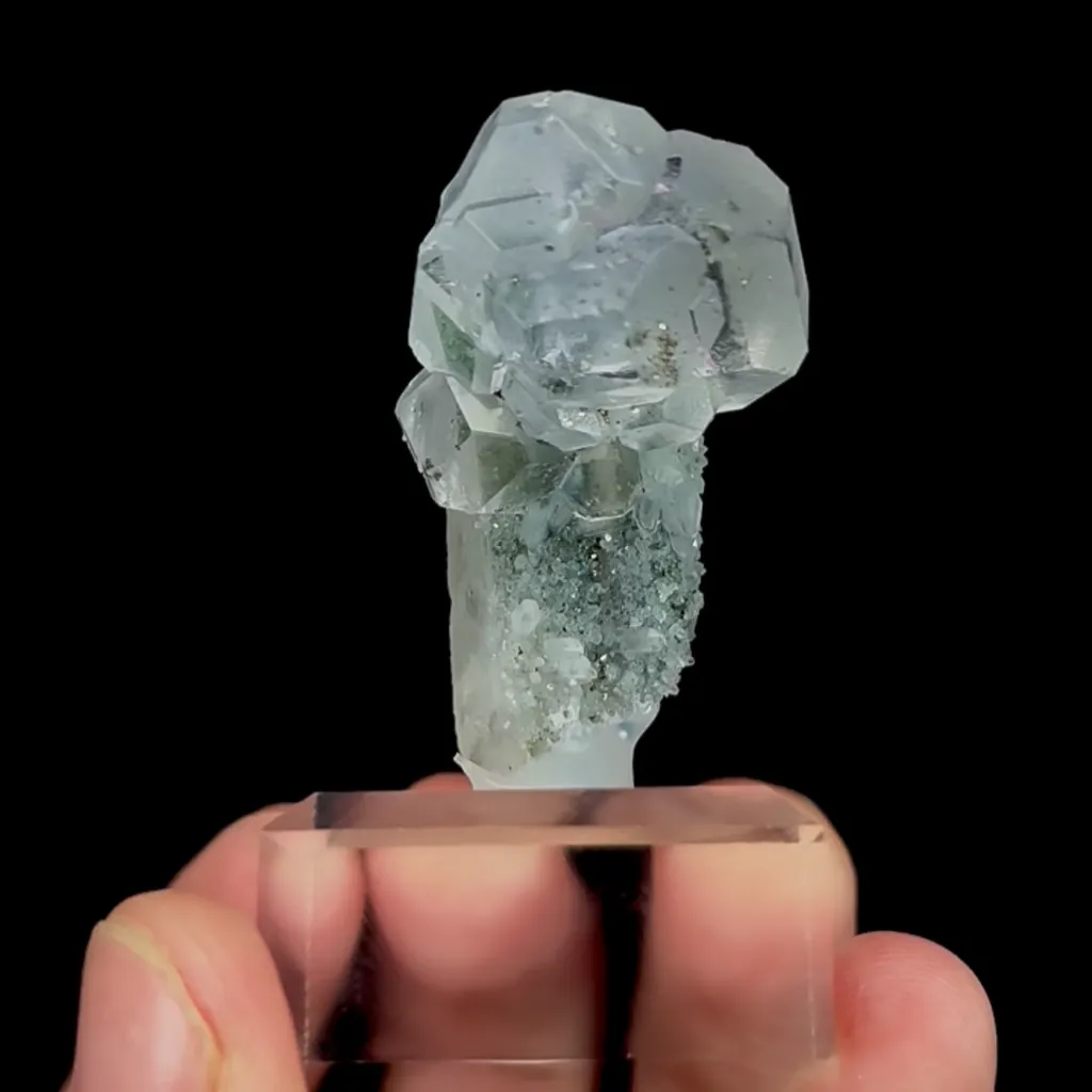 Natural White Transparent Fluorite and Quartz Tower, Mineral Specimen:Yaogangxian,Hunan (25*20*40MM) - image 3