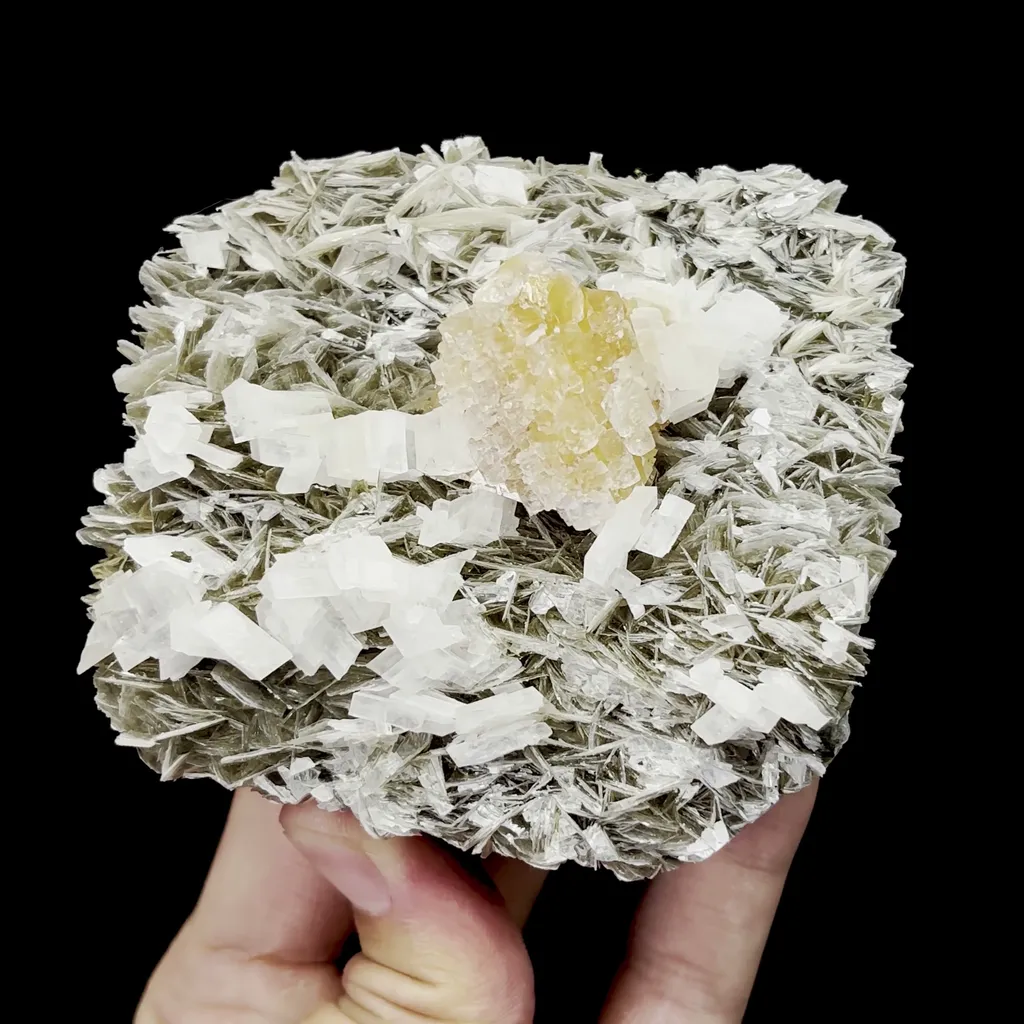 Natural White Tungsten and Dolomite Mineral Specimen,High Quality Specimen,YAO GANG XIAN,HUNAN,CHINA(89*81*41mm) - image 4