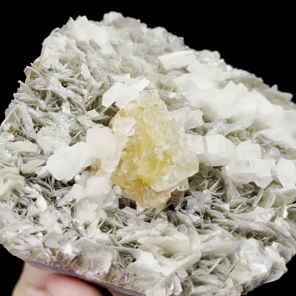 Natural White Tungsten and Dolomite Mineral Specimen,High Quality Specimen,YAO GANG XIAN,HUNAN,CHINA(89*81*41mm) - image 2