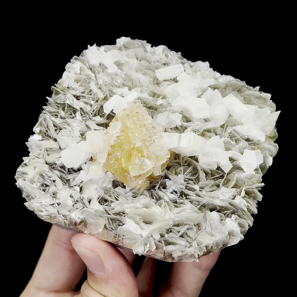 Natural White Tungsten and Dolomite Mineral Specimen,High Quality Specimen,YAO GANG XIAN,HUNAN,CHINA(89*81*41mm) image