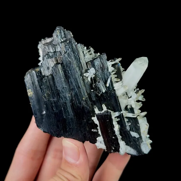 Natural Wolframite and Quartz, Mineral Specimen:Yaogangxian,Hunan (70*100*45MM) - image 2