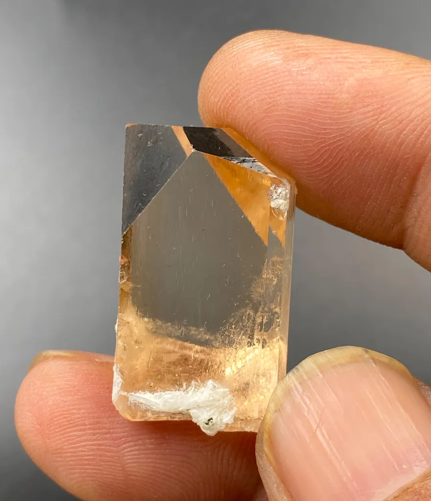 Naturally Terminated Topaz Crystal, 17.40 Grams Faceted Grade Topaz from Pakistan, Gilgit-Baltistan, Shigar District, Basha Valley - image 5
