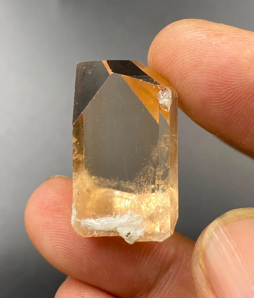 Naturally Terminated Topaz Crystal, 17.40 Grams Faceted Grade Topaz from Pakistan, Gilgit-Baltistan, Shigar District, Basha Valley - image 4