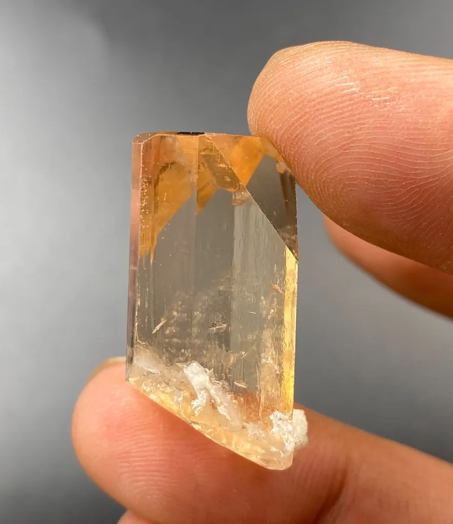 Naturally Terminated Topaz Crystal, 17.40 Grams Faceted Grade Topaz from Pakistan, Gilgit-Baltistan, Shigar District, Basha Valley - image 2