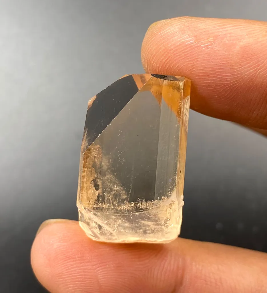 Naturally Terminated Topaz Crystal, 17.40 Grams Faceted Grade Topaz from Pakistan, Gilgit-Baltistan, Shigar District, Basha Valley image