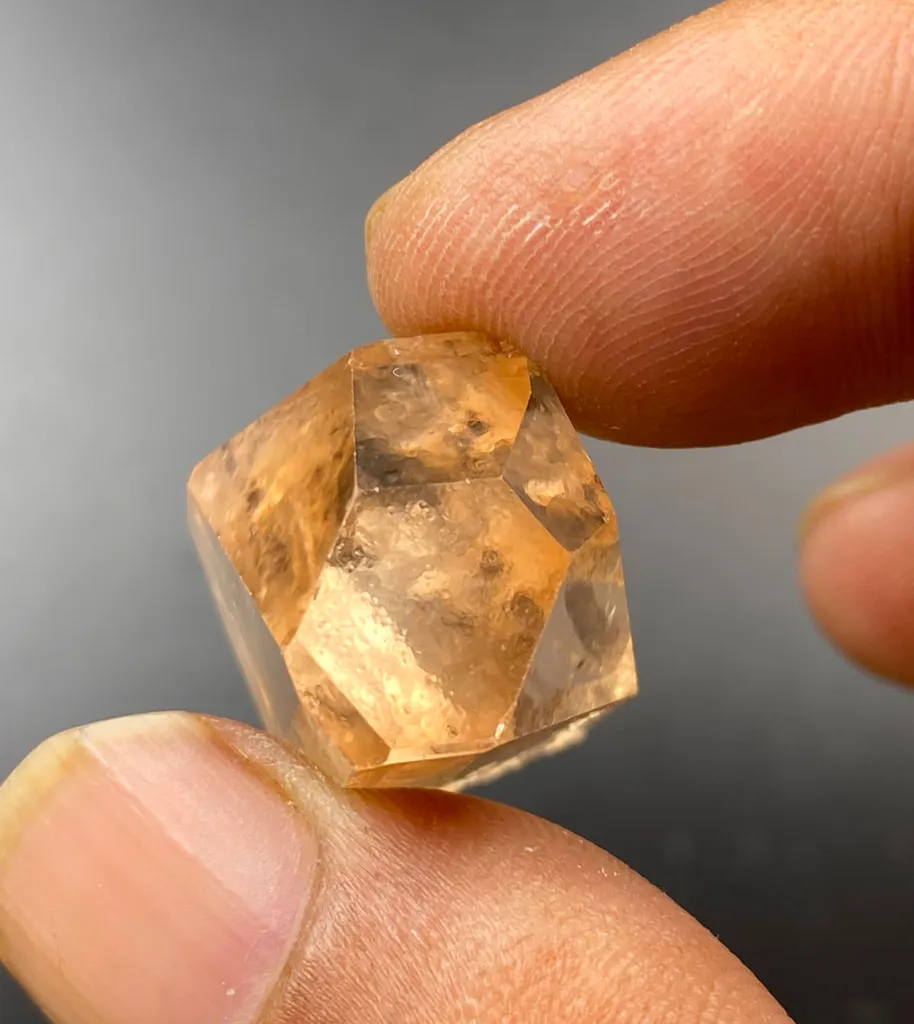 Naturally Terminated Topaz Crystal, 17.40 Grams Faceted Grade Topaz from Pakistan, Gilgit-Baltistan, Shigar District, Basha Valley - image 3