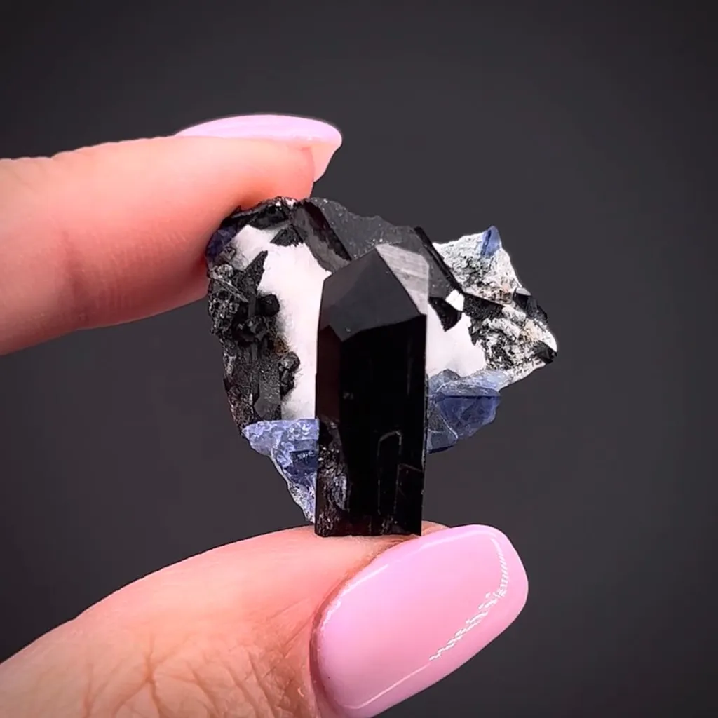 Neptunite - image 2