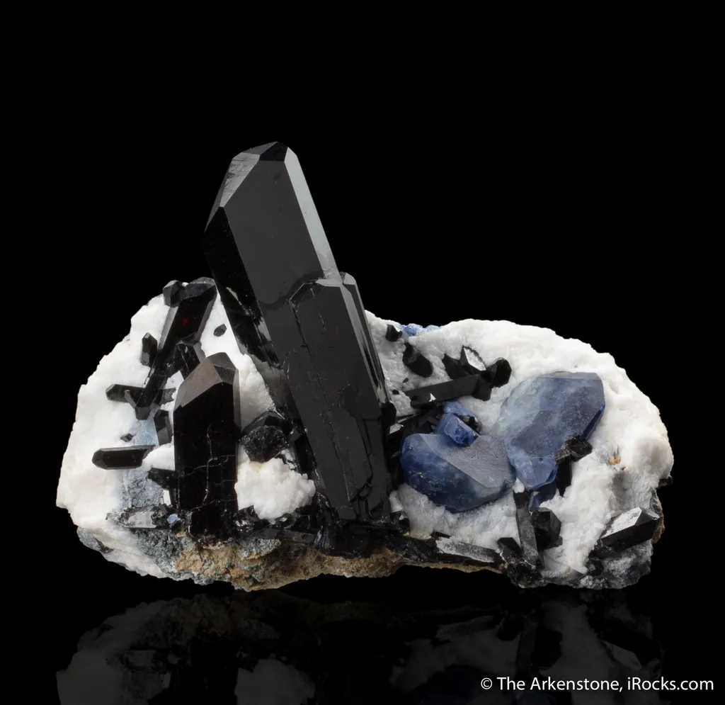 Neptunite, Benitoite on Natrolite - image 2