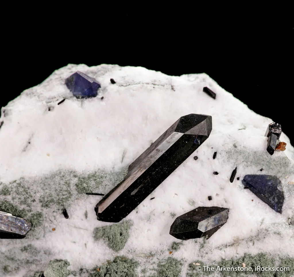 Neptunite, Joaquinite, Benitoite - image 2