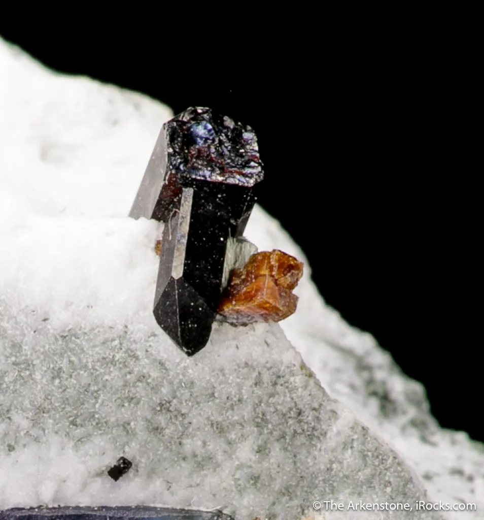 Neptunite, Joaquinite, Benitoite - image 4
